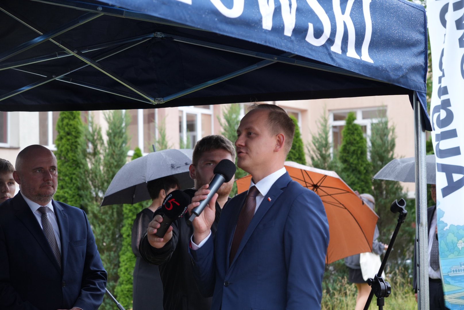 Przemówienie Radnego Województwa Podlaskiego  Pawła Wnukowskiego podczas symbolicznego wbicia szpadla rozpoczynającego budowę sali gimnastycznej przy Augustowskim Centrum Edukacyjnym w Augustowie