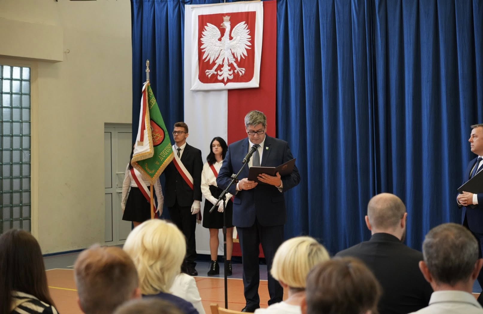 Przemówienie Starosty Augustowskiego Piotra Rusieckiego  podczas powiatowej uroczystości zakończenia roku w szkołach, dla których organem prowadzącym jest Powiat Augustowski.