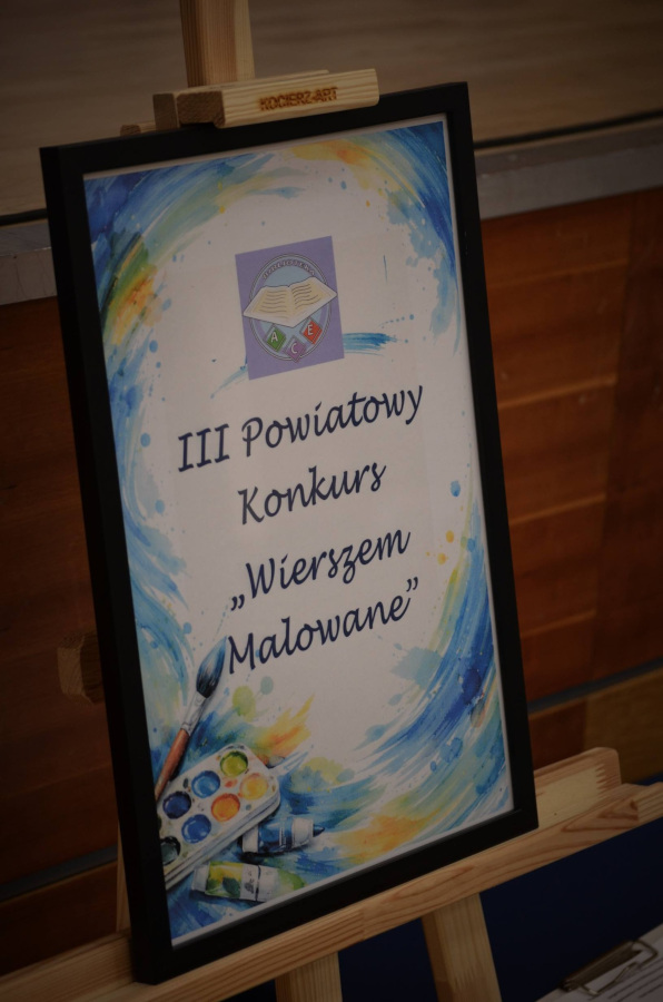 Tabliczka z nazwą konkursu: III Powiatowy Konkurs &bdquo;Wierszem Malowane&rdquo;.
