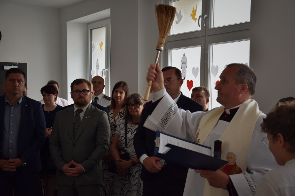 Poświęcenie Sali Patronalnej oraz tablicy pamiątkowej przez ks. Wojciecha Stokłosę – proboszcza i kustosza Parafii Matki Bożej Szkaplerznej w Augustowie-Studzienicznej